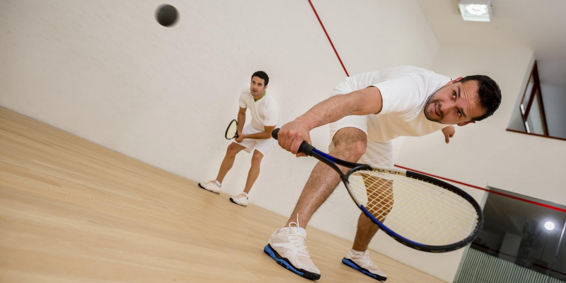 Le squash, un sport de raquette exigeant et intense
